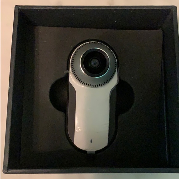 Essential 360 camera - Picture 2 of 2